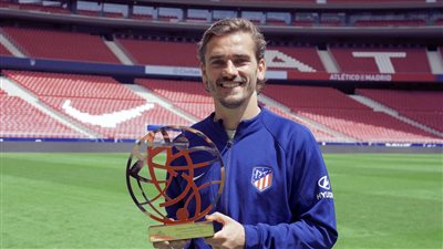 مبابي الأفضل محليا وجريزمان الأنجح خارجيا.. جوائز الكرة الفرنسية لهذا الموسم