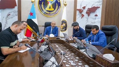 الزُبيدي يناقش مع سفيرة المملكة المتحدة مستجدات الأوضاع وجهود إحلال السلام في اليمن