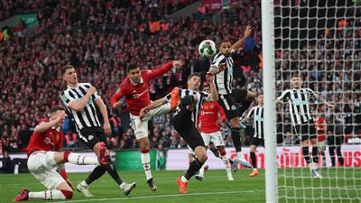 مانشستر يونايتد يستضيف نيوكاسل في مواجهة قوية بالدوري الإنجليزي.. الموعد والقنوات الناقلة