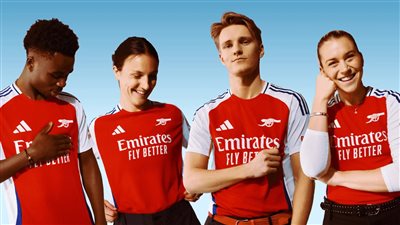 شاهد.. أرسنال يكشف عن قميصه للموسم الجديد (صور)