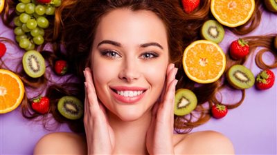 أطعمة وفيتامينات مفيدة للبشرة والشعر.. 7 عناصر غذائية ضرورية