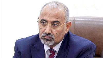 نائب رئيس مجلس القيادة الرئاسي باليمن يلتقي رئيس وأعضاء اللجنة العسكرية والأمنية العُليا 