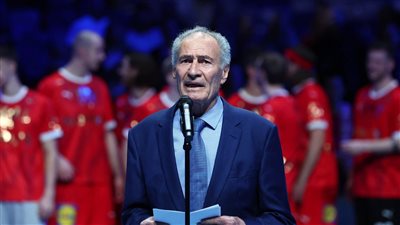 بعد سقوطه داخل النادي الأهلي.. من هو حسن مصطفى رئيس الاتحاد الدولي لليد؟