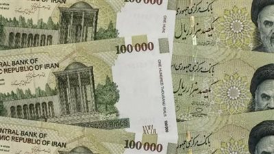 هبوط عنيف للريال الإيراني بعد إعادة فرض عقوبات الاتحاد الأوروبي