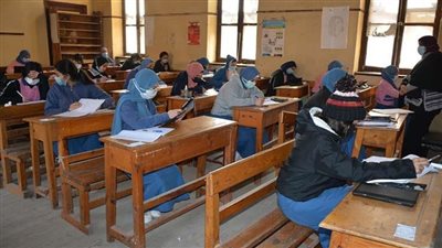 اليوم.. طلاب أولى ثانوى بالجيزة يختتمون امتحانات الفصل الدراسى الثاني اليوم