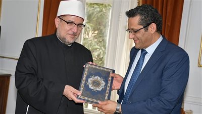 البلشى يعلن انتهاء أزمة قرار منع تصوير الجنازات بالمساجد