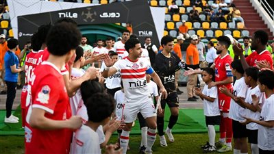 ممر شرفي من لاعبي مودرن فيوتشر للزمالك عقب التتويج بالكونفدرالية الإفريقية (صور)