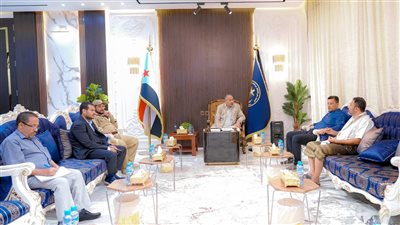  نائب رئيس مجلس القيادة الرئاسي باليمن يؤكد دعمه لجهود تطبيع الأوضاع بمديرية مودية بمحافظة أبين (صور)