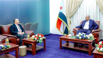  نائب رئيس مجلس القيادة الرئاسي باليمن يوجّه بسرعة إيجاد آلية عادلة تضمن استقرار أسعار بيع الروتي