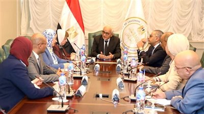 وزير التربية والتعليم يستعرض جهود تنفيذ مبادرة التربية الإيجابية مع قيادات الوزارة