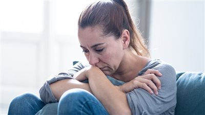 أعراض انقطاع الطمث لدى النساء وكيفية التعامل معه بـ 8 إرشادات 