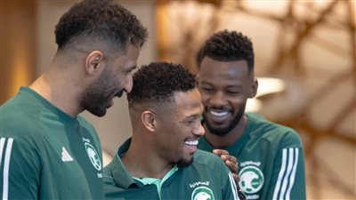 مانشيني يستبعد نجم النصر من معسكر منتخب السعودية