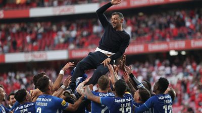 بعد 7 سنوات عامرة بالإنجازات.. بورتو يعلن رحيل سيرجيو كونسيساو