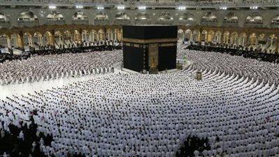 تخفيف مدة خطبتي وصلاة الجمعة في الحرمين الشريفين خلال فصل الصيف