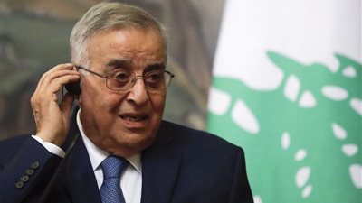 وزير الخارجية اللبناني يستنكر الهجوم على السفارة الأمريكية في بيروت