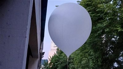 تكتيكات البالون الغريبة لكوريا الشمالية: إرسال القمامة إلى كوريا الجنوبية