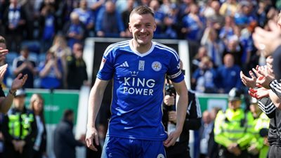 ليستر سيتي يعلن تجديد عقد قائده جيمي فاردي