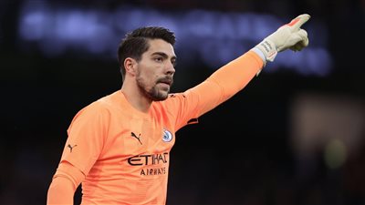 مانشستر سيتي يعلن تمديد عقد حارسه الألماني ستيفان أورتيجا