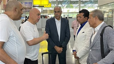 وزير الرياضة يؤازر بعثة منتخب مصر قبيل سفرهم لمواجهة غينيا بيساو في تصفيات المونديال