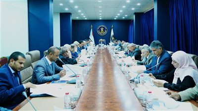 هيئة رئاسة الانتقالي الجنوبي باليمن تحذر من التلكؤ في خوض المعركة الاقتصادية ضد مليشيا الحوثي (صور)