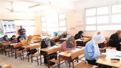  امتحانات ثانوية عامة 2024.. اللجان تستقبل أسئلة الامتحانات فى الاقتصاد والإحصاء