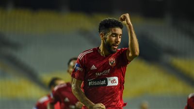 كشف موقف الأهلي من ضم محمد كوناتيه.. ومصير قندوسي في القلعة الحمراء