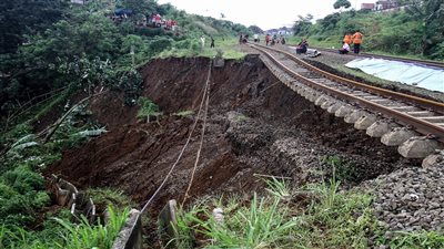 فقدان 9 عمال عقب وقوع انهيار أرضي بسبب الأمطار الغزيرة في شمال الهند