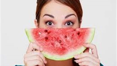 هل يزيد البطيخ الوزن؟.. ما لا تعرفه عن صديق الصيف 