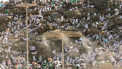 رئيس الوزراء: التحقيق مع شركات تنظيم سفر الحجاج المصريين 