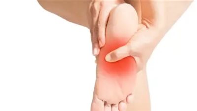 عوامل تسبب الإصابة بالتهاب أعصاب القدم.. وطرق العلاج 