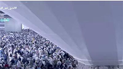 بث مباشر.. حجاج بيت الله الحرام يواصلون رمي الجمرات الثلاث في ثاني أيام التشريق