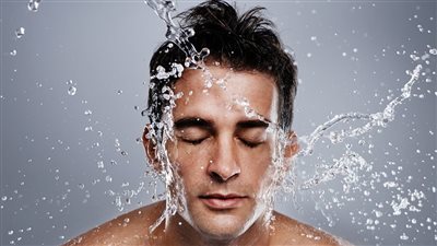 العناية بالبشرة للرجال طبيعيا في 4 خطوات فقط.. مظهر صحي على الدوام