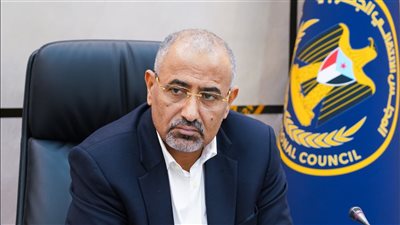 نائب رئيس مجلس القيادة الرئاسي باليمن يرأس اجتماعا للجنة الأمنية والقادة العسكريين والأمنيين بأبين (صور)