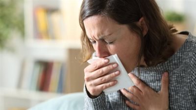 طرق التخلص من بلغم الحلق.. الماء المالح يقدم الحل