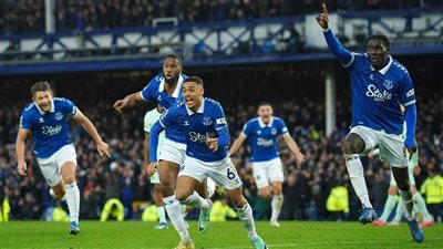 رسميًا.. إيفرتون يخطف موهبة أستون فيلا