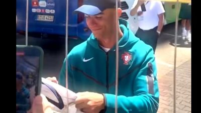 ابتسامته كشفت ما في قلبه.. هل يرغب كريستيانو رونالدو Cristiano ronaldo للعودة لريال مدريد؟