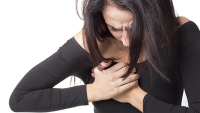 أسباب ألم الثدي.. 7 عوامل محفزة على الألم بخلاف السرطان