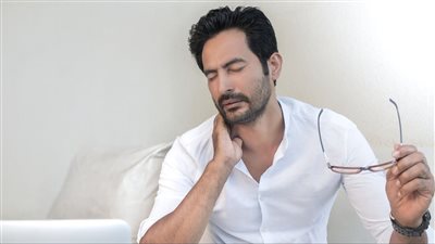 علاج تشنج الرقبة والكتفين.. 9 خطوات توصي بها الجمعية الأمريكية للعلاج الطبيعي