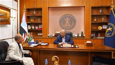 نائب رئيس مجلس القيادة الرئاسي باليمن يشدد على سرعة إنجاز أعمال تأهيل وتطوير مستشفى الجمهورية بعدن