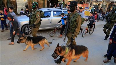 لائحة اتهام ضد 5 جنود بالاحتلال طعنوا أسير فلسطيني بأداة حادة