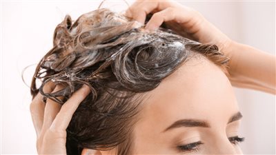 طريقة غسل الشعر في فصل الصيف.. 8 توصيات مهمة وأخطاء تجنبوها تمامًا