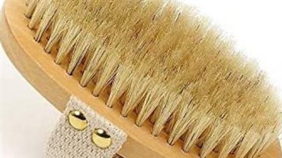 طريقة استخدام فرشاة التقشير الجاف.. الفوائد والخطوات بالتفصيل