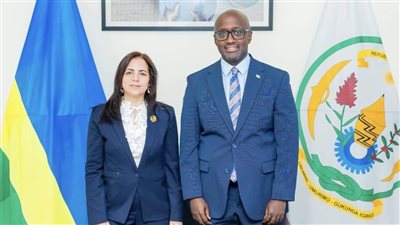 سفيرة مصر لدى رواندا تلتقي وزير الخارجية والتعاون الدولي الجديد