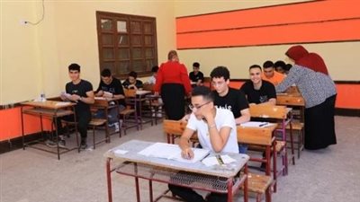 طلاب الثانوية العامة 2024 يبدأون امتحانى الكيمياء والجغرافيا فى 1986 لجنة سير