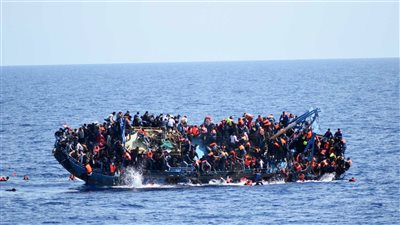 مصرع 7 أشخاص إثر انقلاب قارب مهاجرين فى ميناء جزر الكنارى