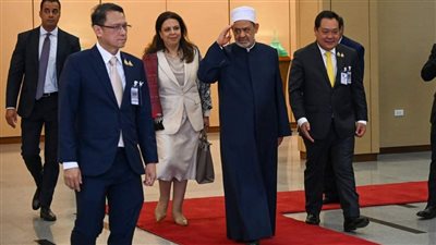 ملك تايلاند وزوجته يستقبلان شيخ الأزهر