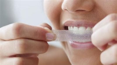 فوائد شرائط تبييض الأسنان