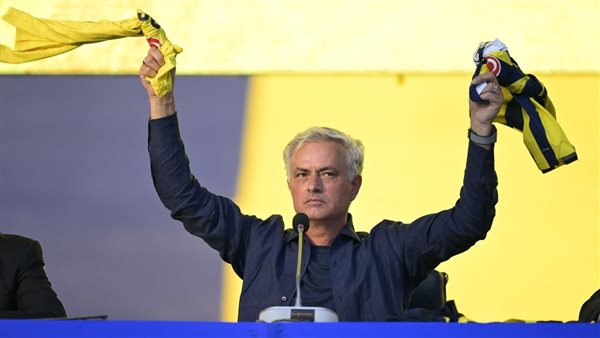 فضيحة مدوية.. رسائل “واتساب” مسربة تكشف اضطهاد مورينيو في تركيا