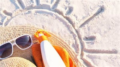 كيفية اختيار الملابس الواقية من الشمس.. السر في 3 عوامل مهمة