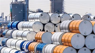 هبط أكثر من دولارين.. النفط يغلق عند أدنى مستوى في شهر